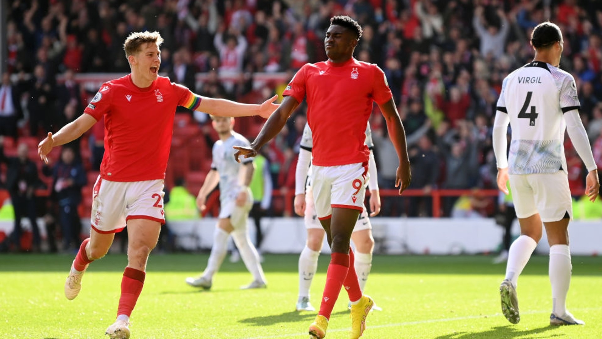 他俱乐部中 他俱乐部中